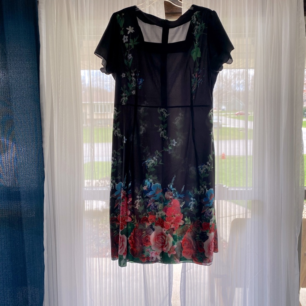 Black floral midi dress. XL